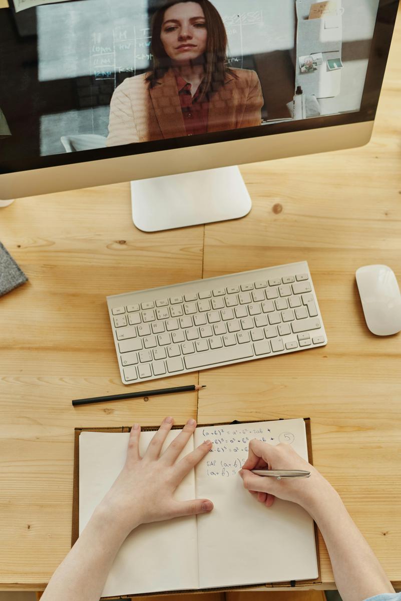 online learning-fbbe94a3151c4355aefaec633fb91942.jpg online learning